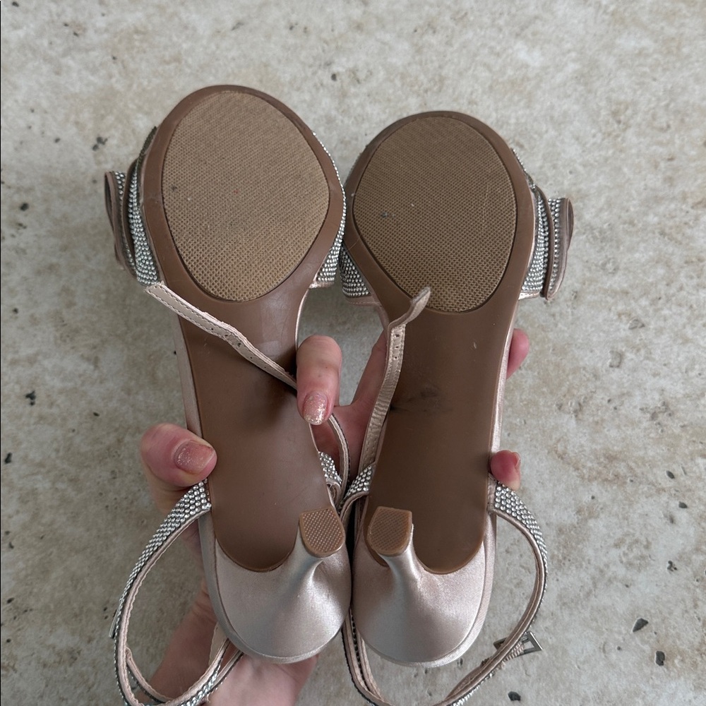 Sugar Women's Glittering Silver Bow Heels - Picture 4 of 5